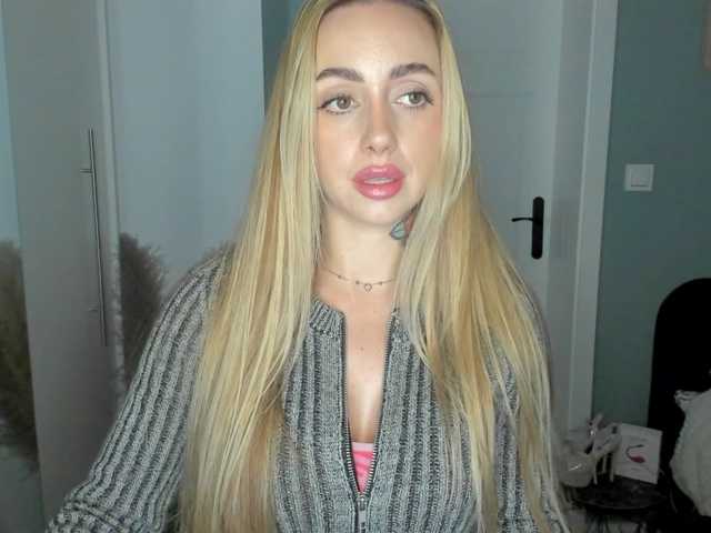 SEXYcoralie, live now on BongaCams