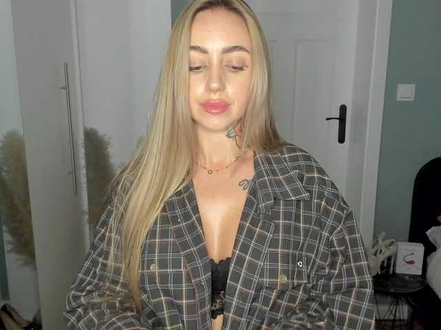 SEXYcoralie live cam preview