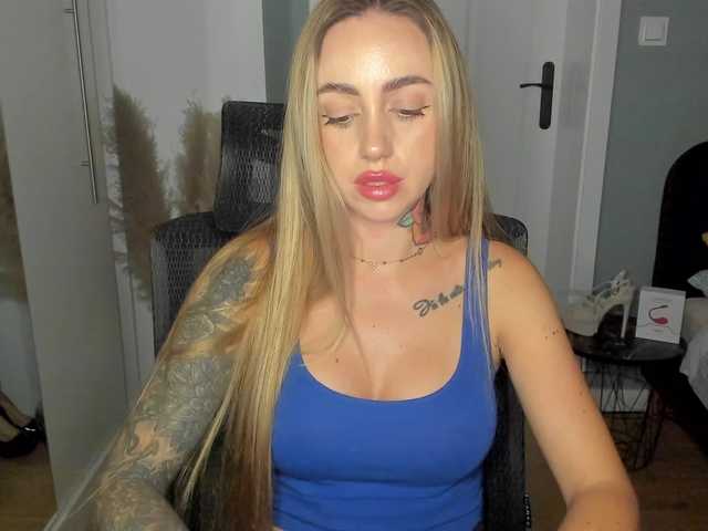 SEXYcoralie live cam on BongaCams