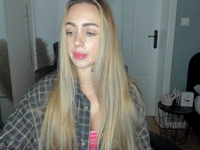SEXYcoralie live cam on BongaCams