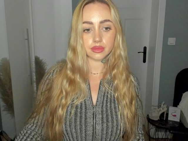 SEXYcoralie live cam preview