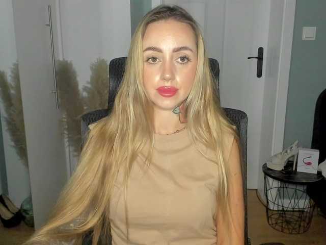 SEXYcoralie live cam on BongaCams