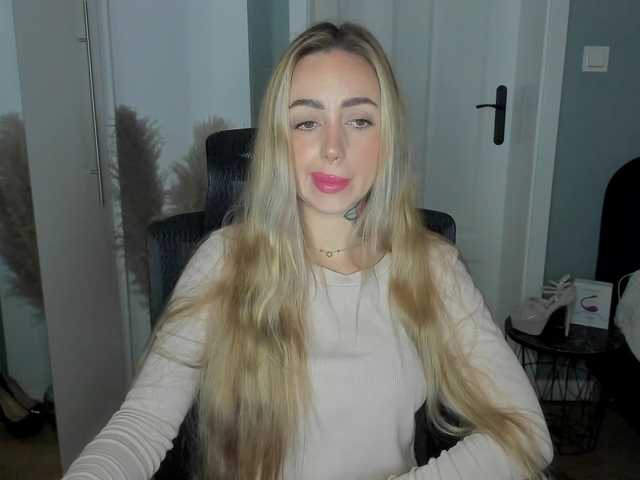 SEXYcoralie live cam on BongaCams