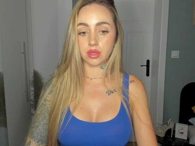 SEXYcoralie live cam on BongaCams