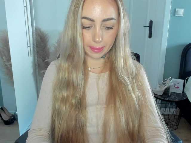 SEXYcoralie — live female cam