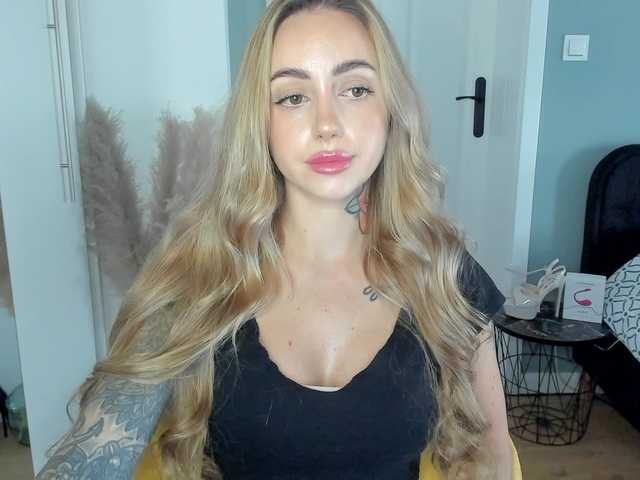 SEXYcoralie live cam on BongaCams