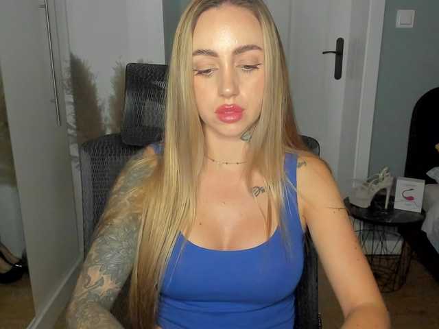 SEXYcoralie live cam on BongaCams