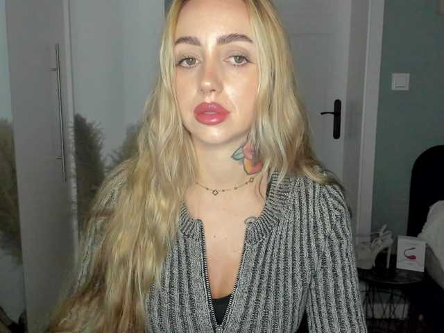 SEXYcoralie live cam on BongaCams
