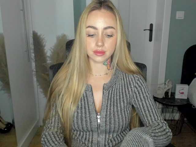 SEXYcoralie live cam preview