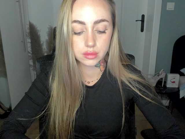 SEXYcoralie live cam on BongaCams