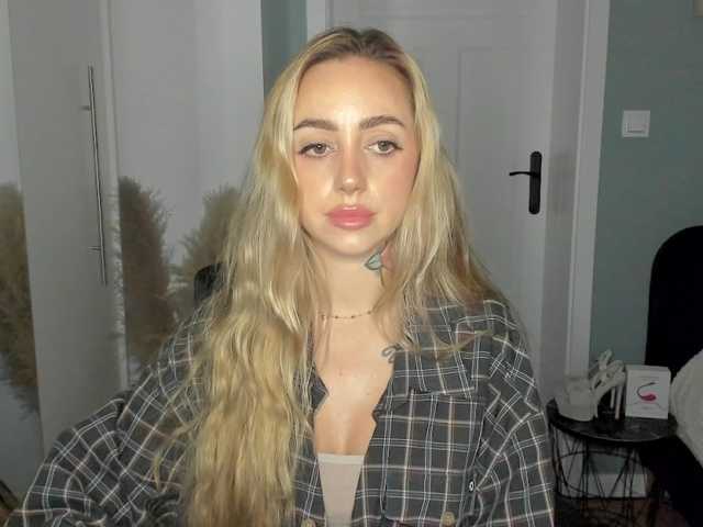 SEXYcoralie live cam on BongaCams