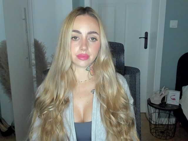 SEXYcoralie live cam