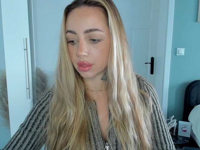 SEXYcoralie live cam preview