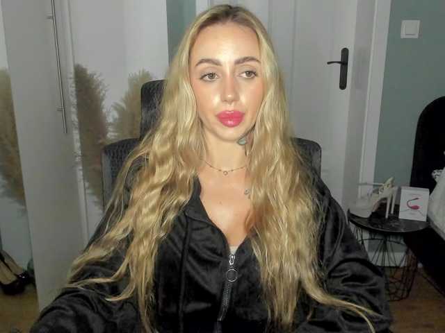 SEXYcoralie live cam on BongaCams