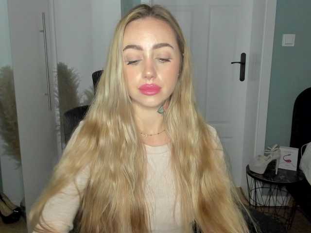 SEXYcoralie — live female cam