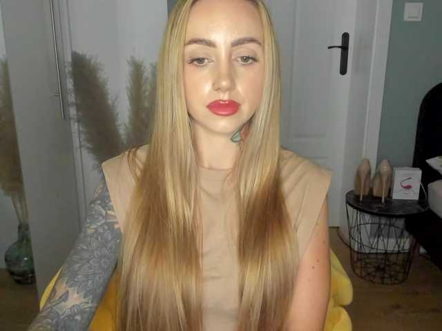 SEXYcoralie live cam on BongaCams
