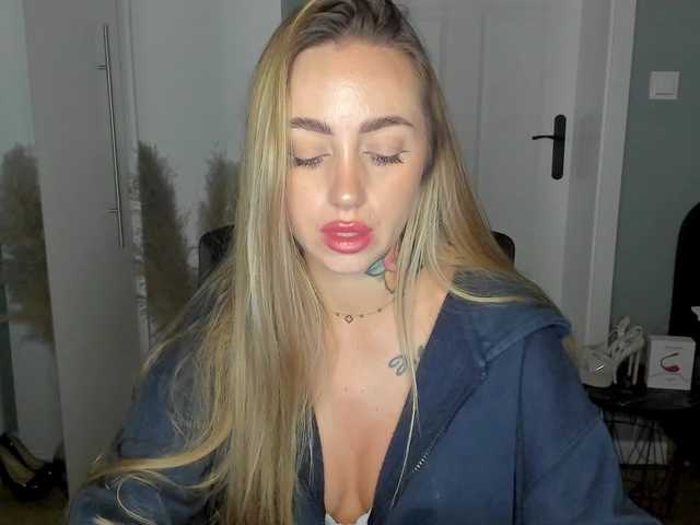 SEXYcoralie live cam on BongaCams