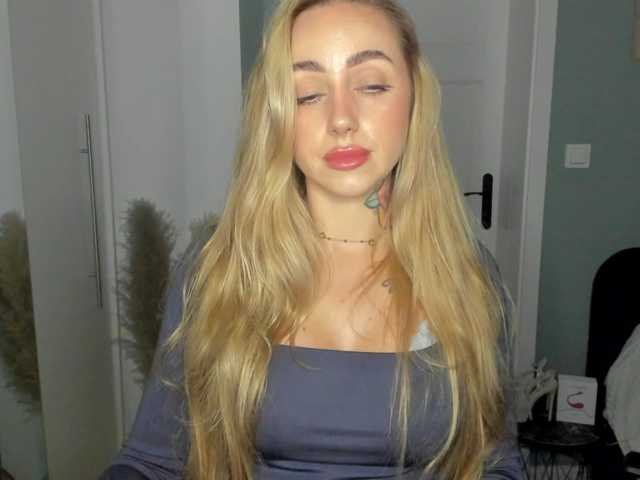 SEXYcoralie live cam preview