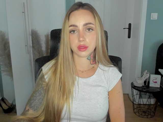 SEXYcoralie live cam on BongaCams
