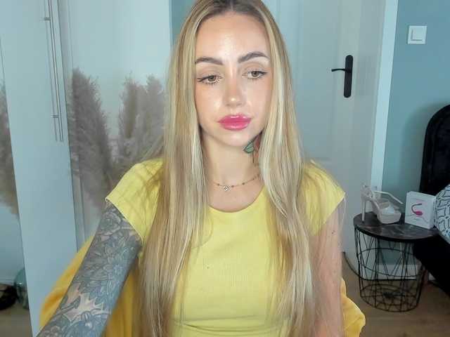 SEXYcoralie live cam on BongaCams