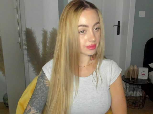 SEXYcoralie live cam on BongaCams