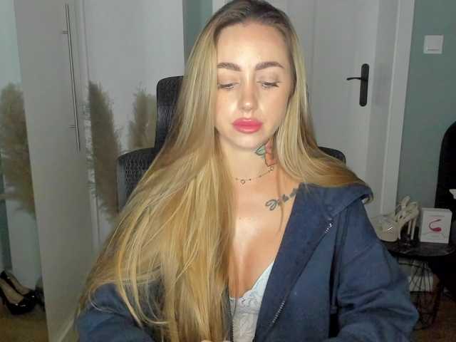 SEXYcoralie live cam on BongaCams