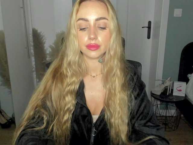 SEXYcoralie live cam on BongaCams