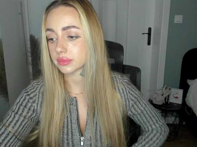SEXYcoralie live cam on BongaCams