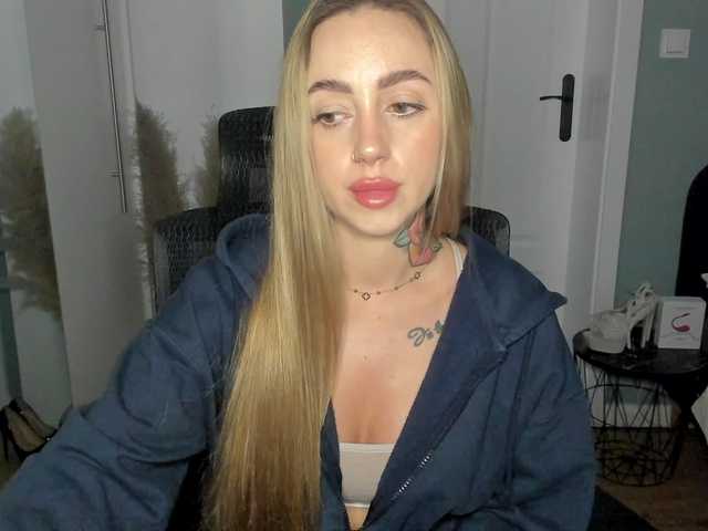 SEXYcoralie live cam on BongaCams