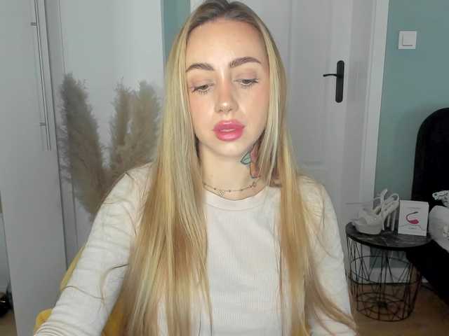 SEXYcoralie live cam on BongaCams