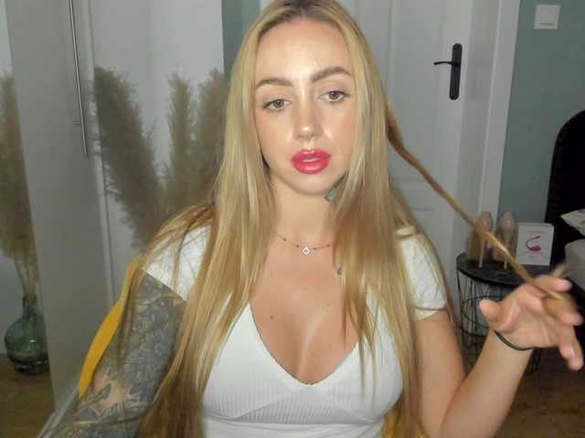 SEXYcoralie live cam on BongaCams