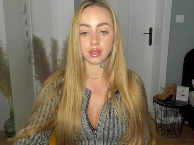 SEXYcoralie live cam on BongaCams