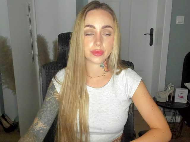 SEXYcoralie live cam on BongaCams
