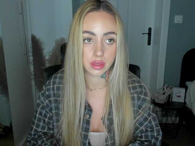 SEXYcoralie live cam on BongaCams