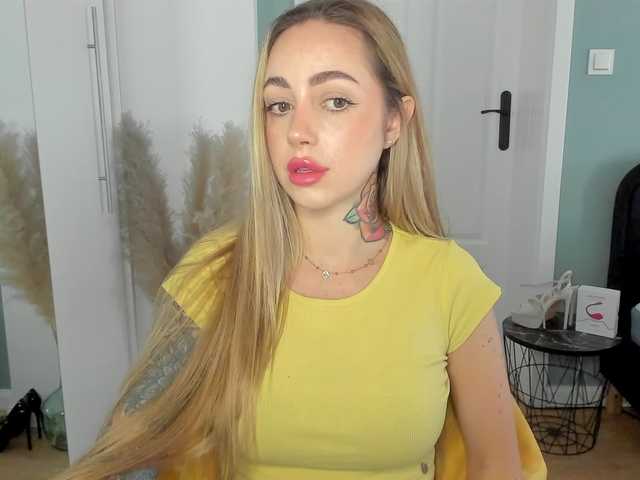 SEXYcoralie live cam on BongaCams