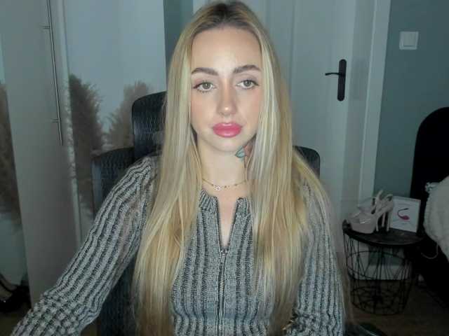 SEXYcoralie, live now on BongaCams