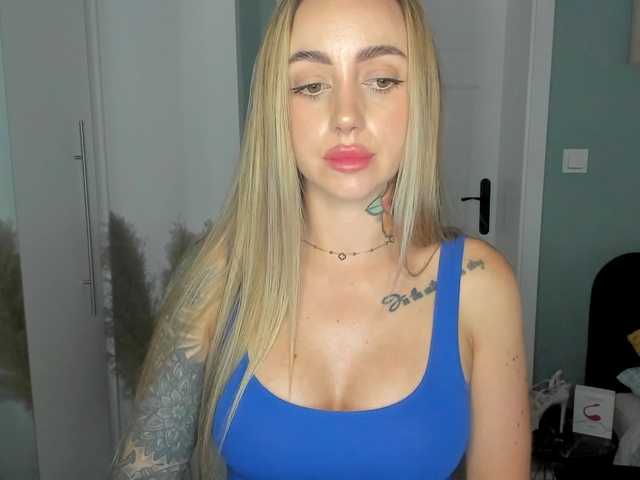 SEXYcoralie live cam on BongaCams