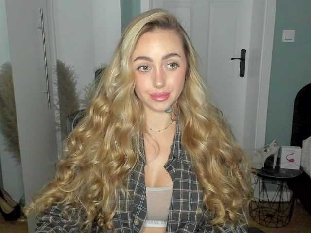 SEXYcoralie live cam on BongaCams