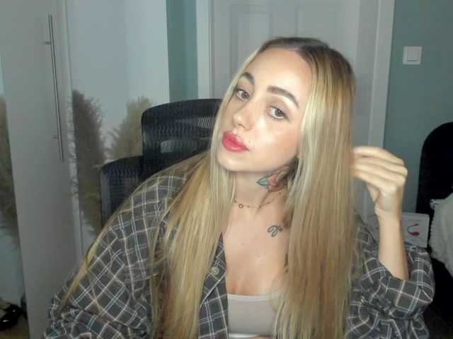 SEXYcoralie, en directo ahora en BongaCams
