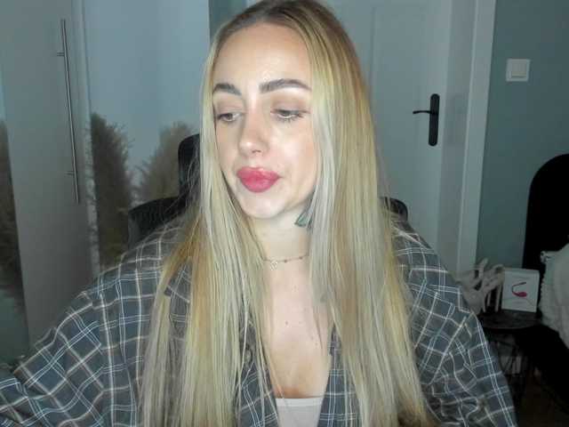 SEXYcoralie, en directo ahora en BongaCams