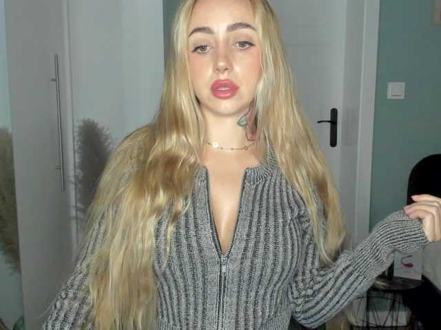 SEXYcoralie live cam on BongaCams