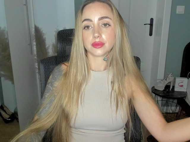 SEXYcoralie live cam on BongaCams