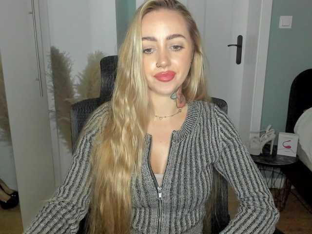 SEXYcoralie live cam on BongaCams