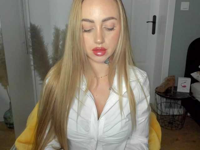 SEXYcoralie webcam