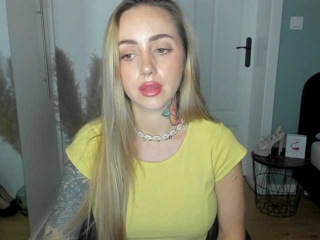 SEXYcoralie live cam on BongaCams