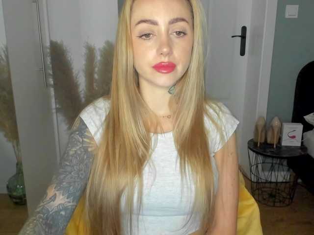 SEXYcoralie live cam on BongaCams