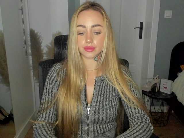 SEXYcoralie live cam on BongaCams