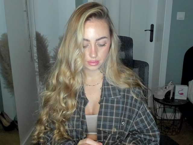 SEXYcoralie live cam on BongaCams