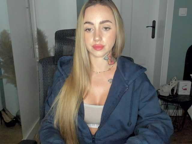SEXYcoralie live cam on BongaCams