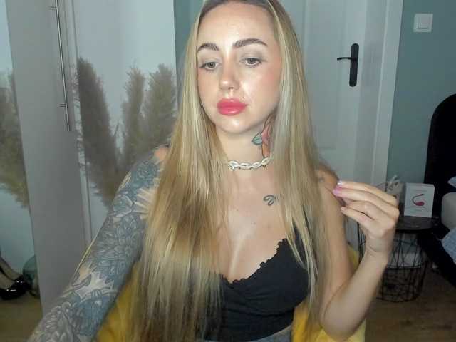 SEXYcoralie live cam on BongaCams